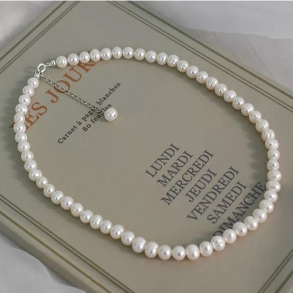 Jewelry - Elegant Freshwater Pearl Choker Necklace